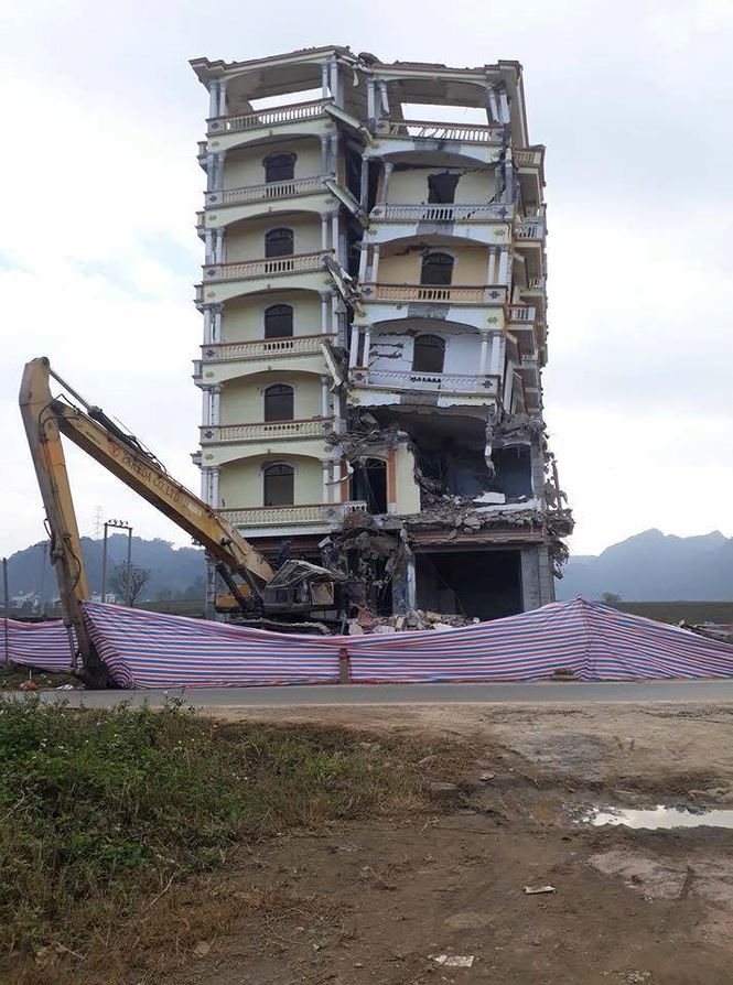 Mộc Châu đánh sập tòa nhà 7 tầng Tàng KeangNam Mộc Châu đánh sập tòa nhà 7 tầng Tàng KeangNam